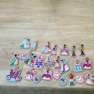 Melissa & Doug 20piece princess magnets in guc in original wooden box